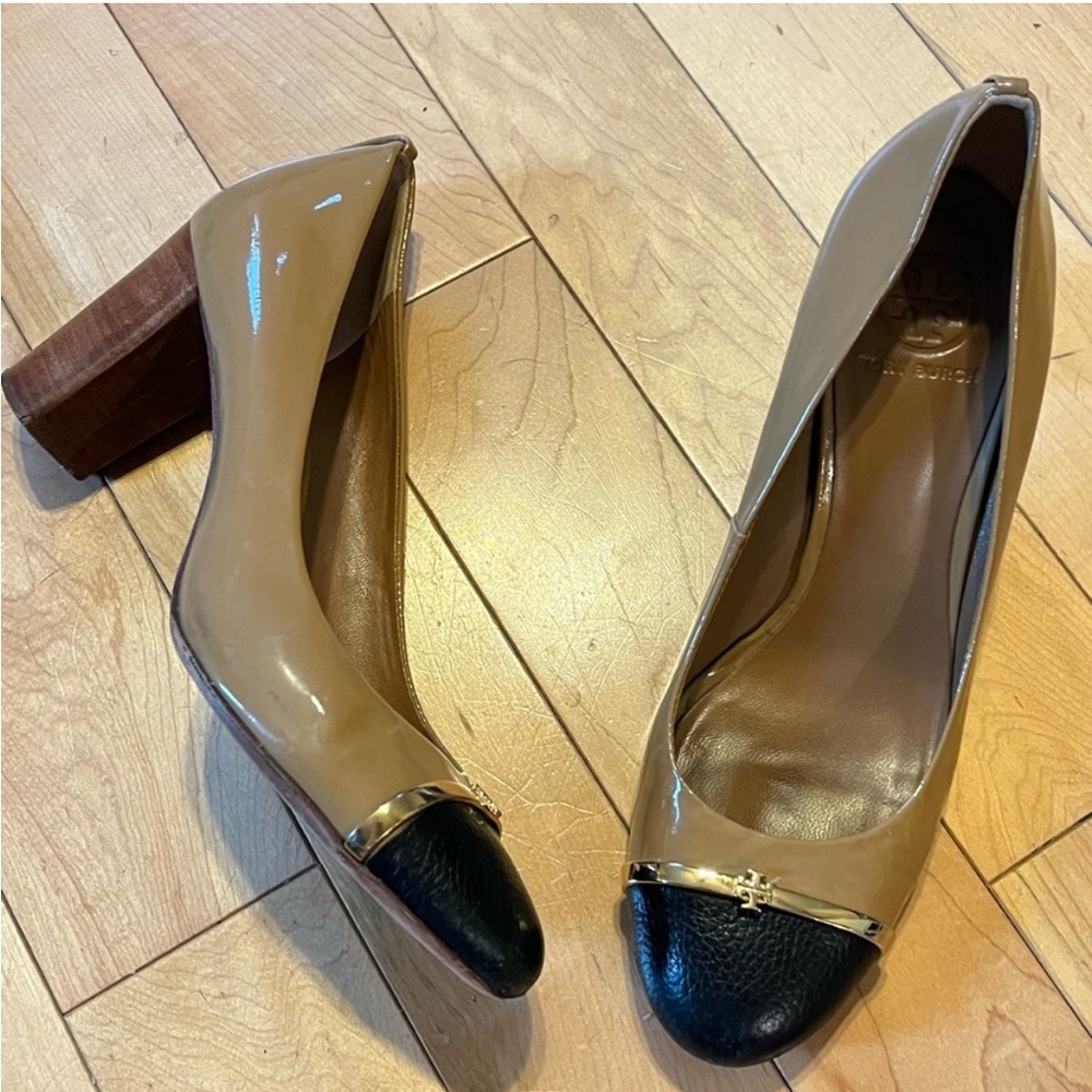 Tory Burch Cap Toe Tan and Black Color block pump heels with metal logo size ten